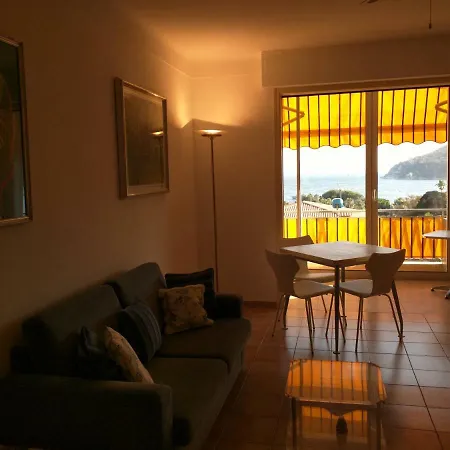 1045 Boulevard Napoleon Iii * فيليوفرُنش سور مير